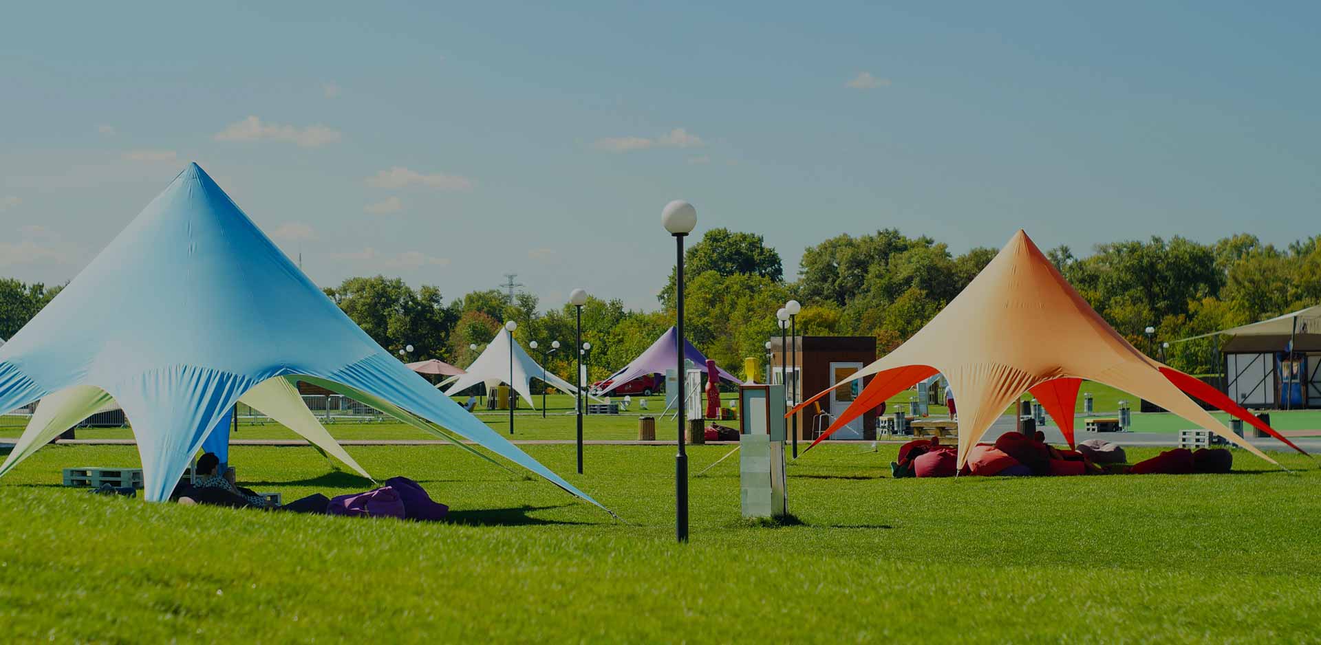 al-mi - Producent flag, namioty reklamowe, balony pneumatyczne, bramy, flagi i maszty, ścianki wystawiennicze, parasole, roll up, meble, zestaw piknikowy, baner